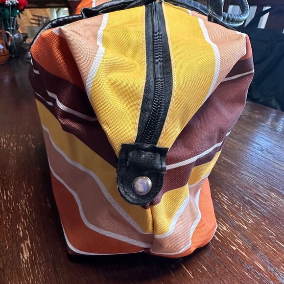 Sunset Colored Weekend Tote Lightweight Travel Bag - Picture 4 of 12